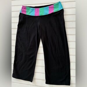 IVIVVA by LULULEMON girls size 14
crop leggings